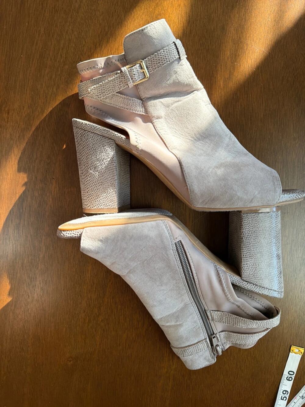 Women’s ankle booty, beige and faux snake 9 596